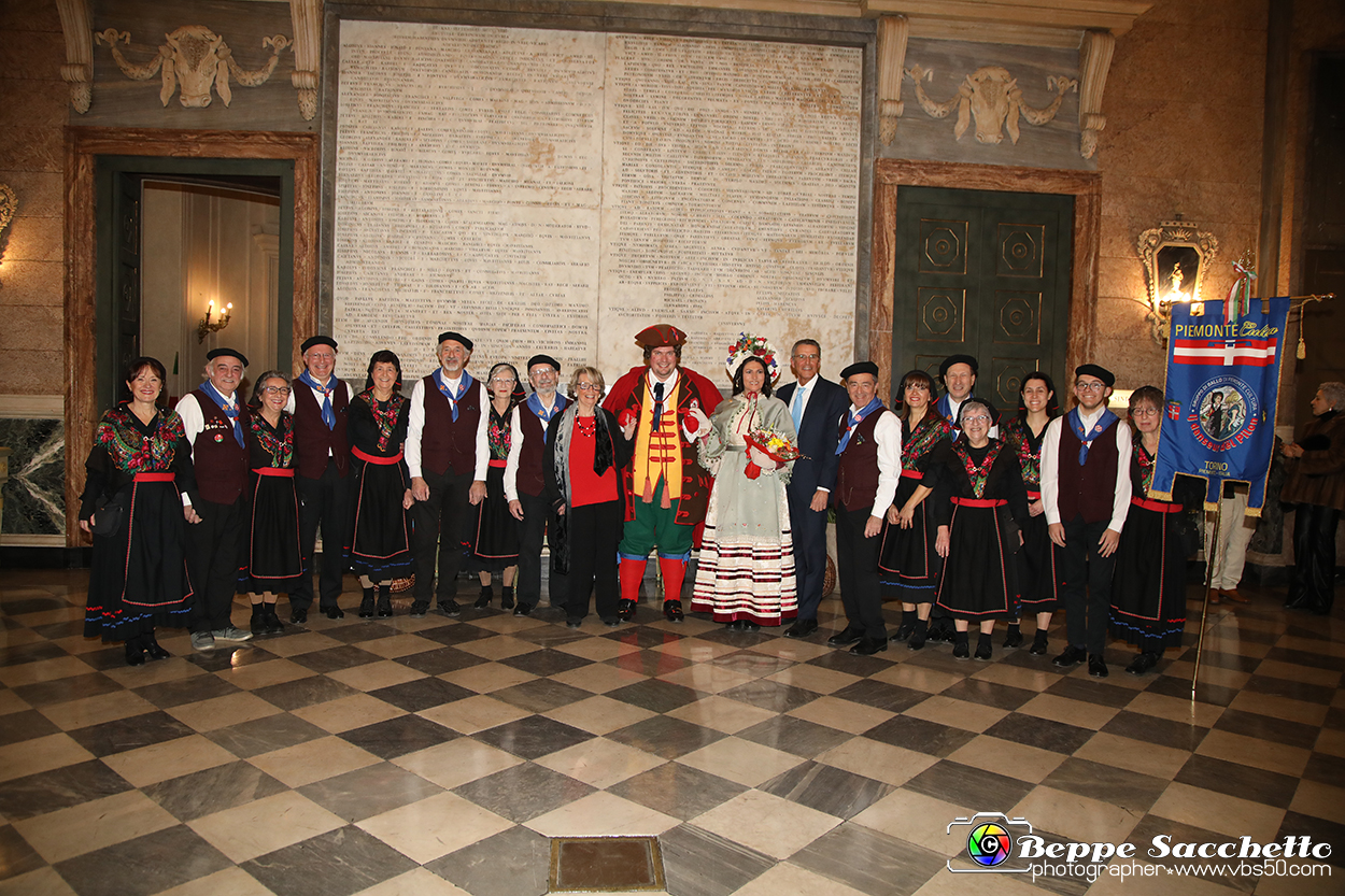 VBS_3747 - Investitura Ufficiale Gianduja e Giacometta Famija Turineisa - Carnevale di Torino 2024.jpg